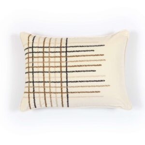 Crèmekleurig Elitis Henry Co 255-03-02 kussen met geborduurd ruitpatroon in zwart, bruin en beige.
