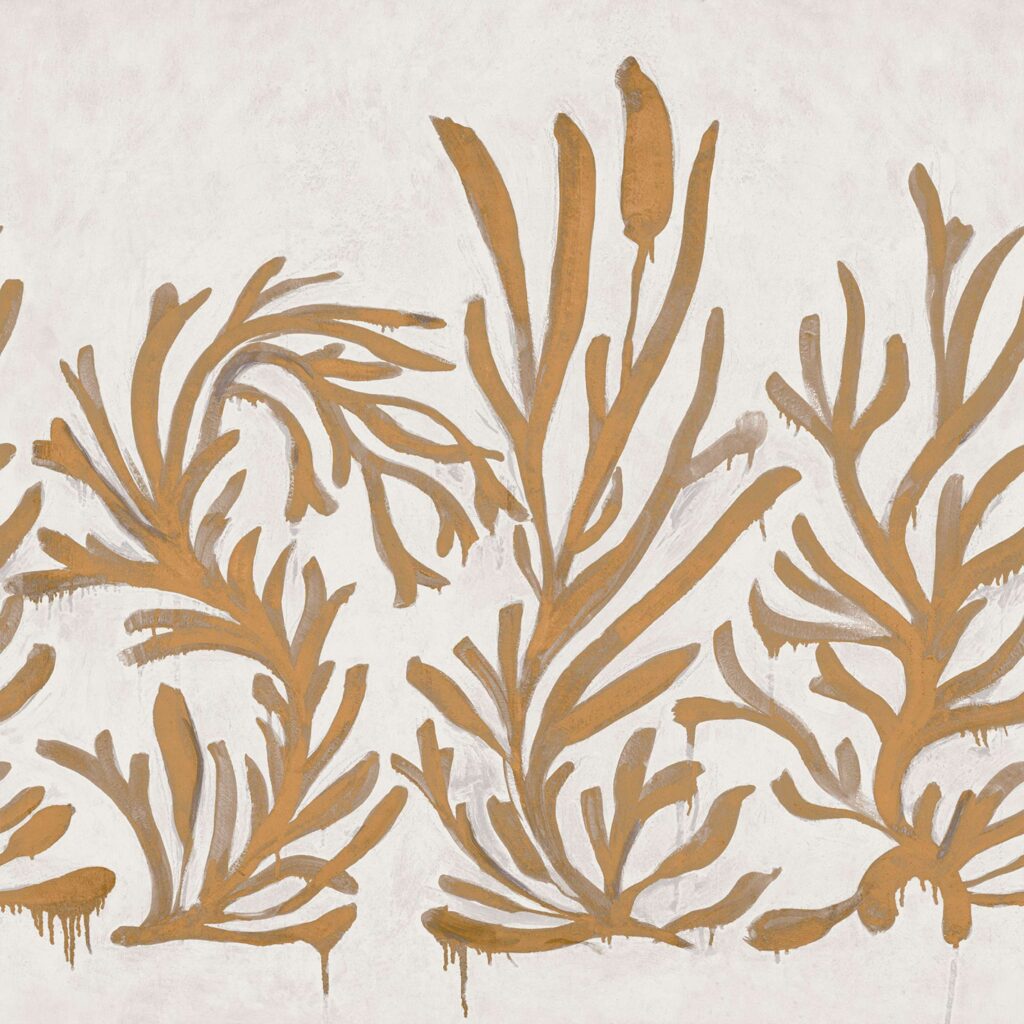 Goudkleurige abstracte zeewierpatronen op een lichtbeige achtergrond in Elitis Kintsugi-stijl.