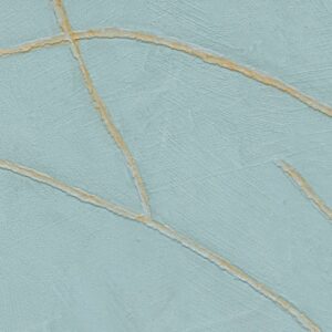 Lichtblauw Elitis Kintsugi VP 1004-40 behang met goudkleurige scheuraccenten in Japanse stijl.