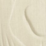 Beige textielstructuur met subtiele reliëfpatronen uit de Elitis Le Jardin d'Aloès Colosse Fruitier linnencollectie.