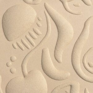 Reliëfstructuur van abstracte en organische vormen in beige dessin uit de Elitis Le Jardin d'Aloès collectie.