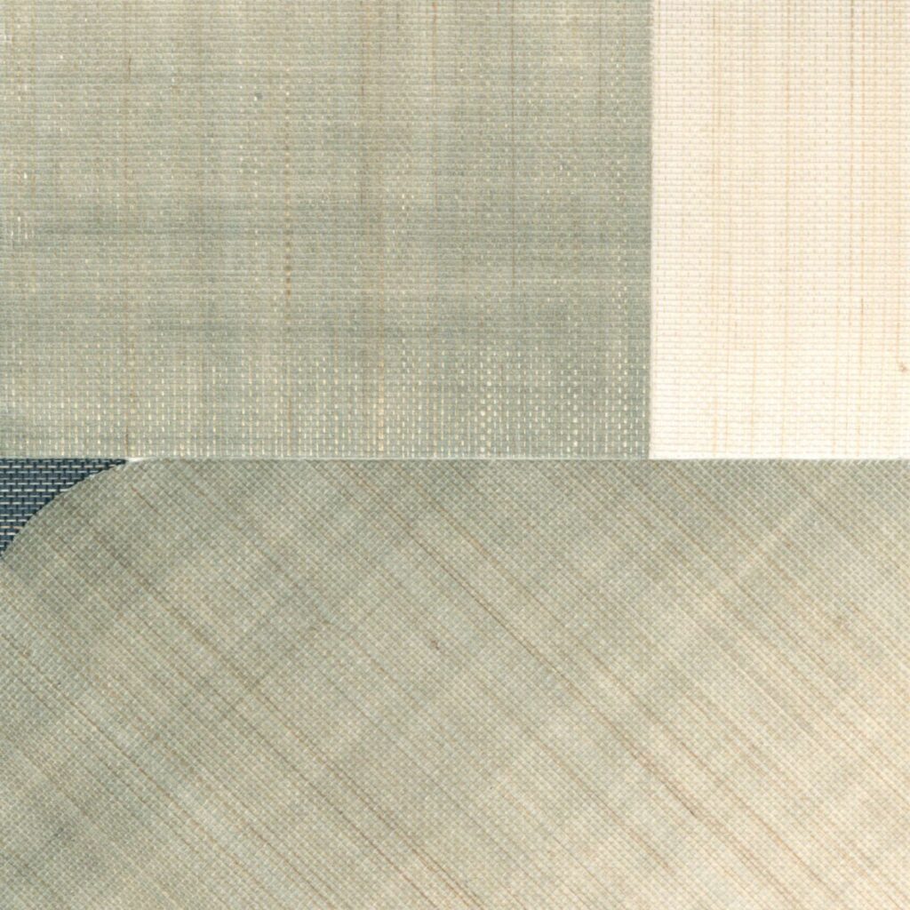 Detail van Elitis Maestria Circe RM 1072 60 behang met een textuur van geweven lijnen en subtiele kleurovergangen in beige en grijstinten.