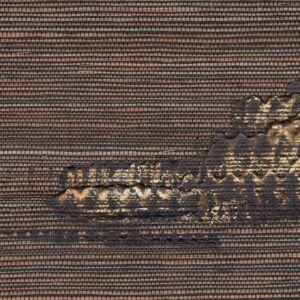 Structuur van geweven behang Elitis Maestria Orion RM 1075-80 met een metalen, goudkleurig reliëfpatroon.