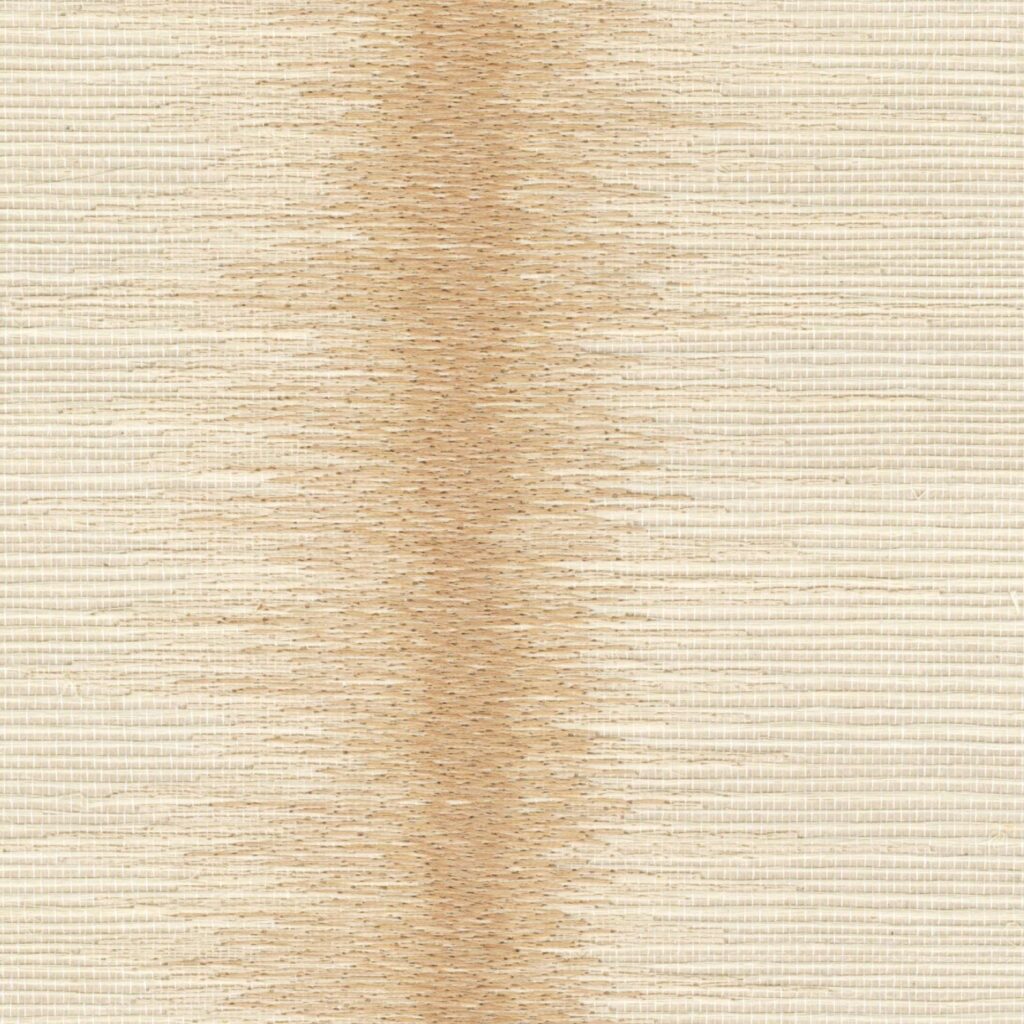 Beige wandbekleding Elitis Maestria Tissoro RM 1078-01 met een subtiele verticale structuur en verloop in aardetinten.