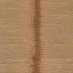 Beige en bruin Elitis Maestria Tissoro RM 1078 15 behang met een geweven textuur en een subtiel verticaal patroon.