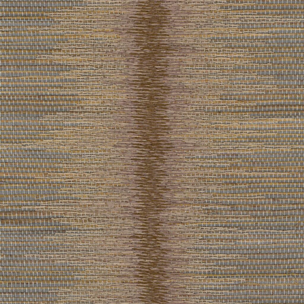 Detail van het Elitis Maestria Tissoro RM 1078 75 behang met een geweven textuur in aardetinten en een centraal bruin patroon.