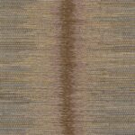 Detail van het Elitis Maestria Tissoro RM 1078 75 behang met een geweven textuur in aardetinten en een centraal bruin patroon.