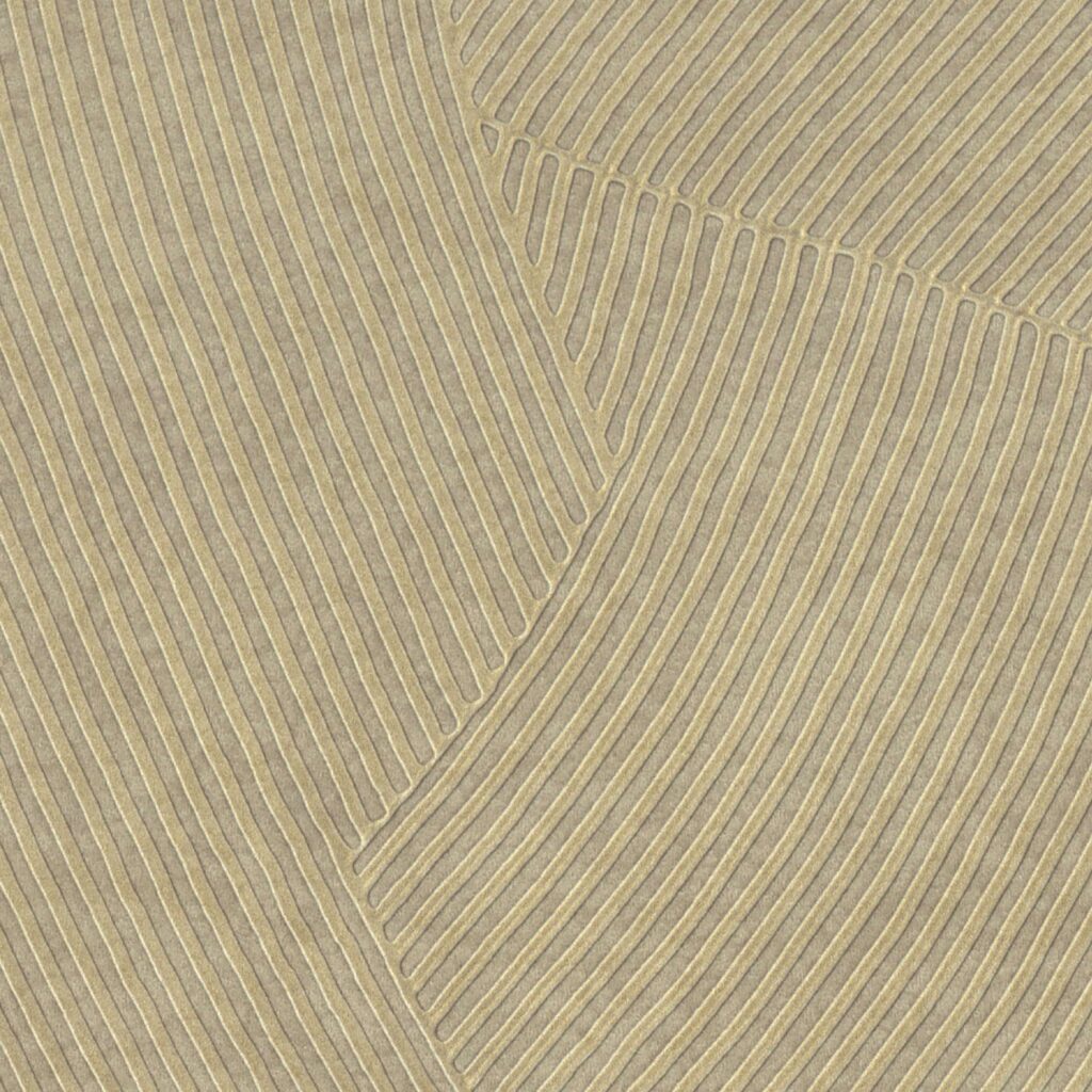 Beige en goudkleurig Elitis Circolo behang met een reliëf van organisch gebogen lijnen in patroon.