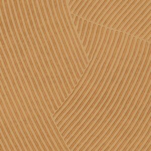 Close-up van het Elitis Matières à Réflexions Circolo VP 976 22 behang met een reliëfpatroon van golvende, verticale lijnen in warme aardetinten.