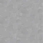 Grijs patroon met verweven boogvormige elementen en fijne lijnen uit de Elitis Matières à Réflexions Circolo VP 976 collectie.