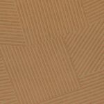 Beige behang uit de Elitis Matières à Réflexions Dédales collectie met een reliëfpatroon van diagonale lijnen in geometrische vlakken.