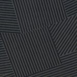 Donkerblauw Elitis Dédales VP 975 81 behang met een geometrisch patroon van schuine, parallelle reliëflijnen.