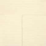 Textuur van het Elitis Matières à Réflexions Équilibre VP 977 02 behang met horizontale lijnen en zichtbare naad.