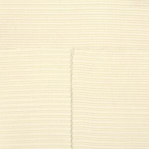 Textuur van het Elitis Matières à Réflexions Équilibre VP 977 02 behang met horizontale lijnen en zichtbare naad.