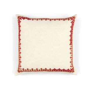 Vierkant Elitis Maya kussen in crème met een geborduurde rode en oranje rand.