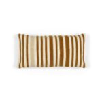 Langwerpig Elitis Monterrey kussen met verticale bruine en beige strepen.