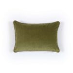 Groen fluwelen sierkussen Elitis Olympe CO 260 64 04 met decoratieve bies, ontworpen door Buningh.