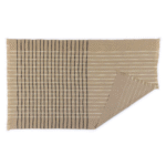 Beige Elitis plaid Edith PL 307 04 02 met afwisselend verticale en horizontale strepen en een omgeslagen hoek.