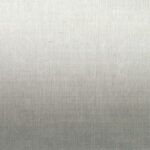 Lichtgrijs Elitis Poesies de l'Instant RM 1082 04 behang met subtiele textuur en zachte kleurverloop.