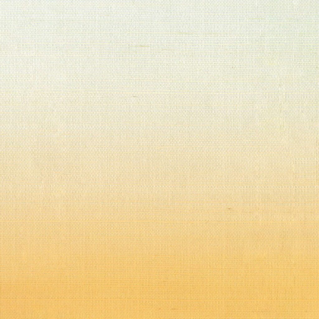 Behang Elitis Poesies de l’Instant RM 1082 08 met een zachte kleurverloop van lichtgeel naar beige en een fijne textielstructuur.