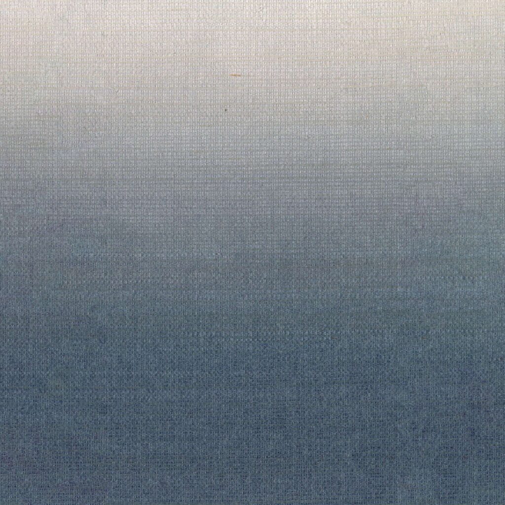 Gradiëntbehang Elitis Poésies d’El’Instant RM 1082 16 met een verloop van lichtgrijs naar diepblauw.