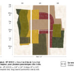 Abstract geometrisch patroon "Elitis Sangpi Terres Lointaines VP 1019 01" met overlappende vormen in rood, groen, okergeel en beige op een lichte achtergrond.