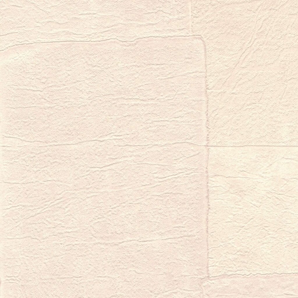 Lichtbeige Elitis Sangpi VP 1018 03 behang met subtiele textuur en leerachtige structuur.