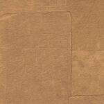 Structuurbehang Elitis Sangpi VP 1018 15 in warme bruintinten met een patchwork-effect van leerachtige texturen.