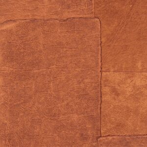 Close-up van Elitis Sangpi VP 1018 35 behang in een warme roestbruine kleur met een patchwork structuur.