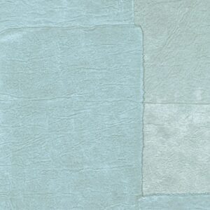 Lichtblauw Elitis Sangpi VP 1018-40 behang met een lederachtig patchwork reliëfpatroon.