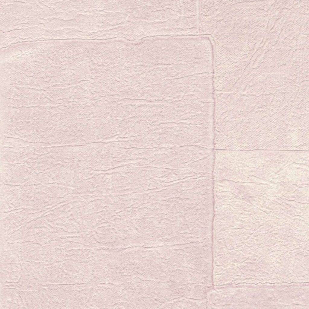 Lichtroze Elitis Sangpi VP 1018-50 behang met een zachte, lederachtige textuur en subtiele naden.
