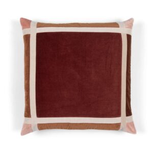 Vierkant Elitis sierkussen Melie Co 239 72 06 met fluweelachtige stof in roodbruin, omrand met beige, bruin en roze accenten.