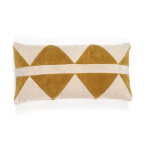 Rechthoekig Elitis sierkussen Minos in beige en okergeel met geometrisch patroon van driehoeken.