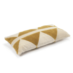 Sierkussen Elitis Minos in zijaanzicht met geometrisch patroon in beige en okergeel.