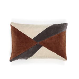 Rechthoekig Elitis sierkussen Clio CO 240 76 04 met geometrisch patroon in beige, bruin en donkergrijs fluweel.