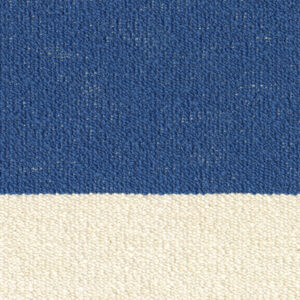 Detailopname van Elitis-stof Rosarito LR 356 41 met een grof geweven textuur in blauw en gebroken wit.