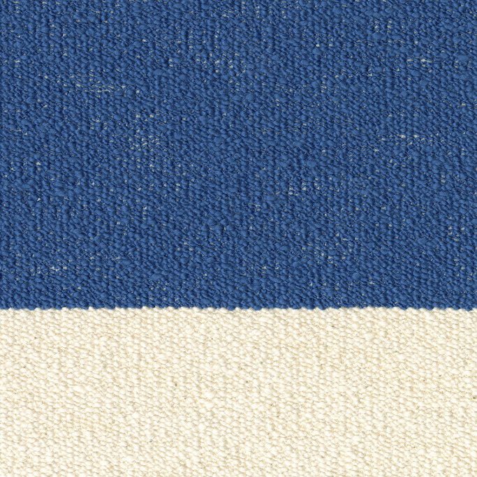 Detailopname van Elitis-stof Rosarito LR 356 41 met een grof geweven textuur in blauw en gebroken wit.