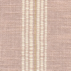 Detail van de Elitis-stof Zephyros LI 205 51 met een structuur van geweven roze textiel en een decoratieve verticale streep in crème en goud.