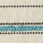 Close-up van Elitis-stof Acosta Mendoza OD 138 45 met een grof geweven structuur en horizontale turquoise en zwarte strepen.