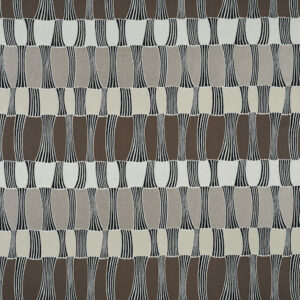 Geweven stofpatroon van Elitis Acosta Santa Cruz OD 141 05 met abstracte, golvende verticale strepen in neutrale bruine en beige tinten.