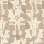 Beige en crèmekleurige stof met een abstract patroon en reliëfstructuur uit de Elitis Alchimia Giorgio collectie.
