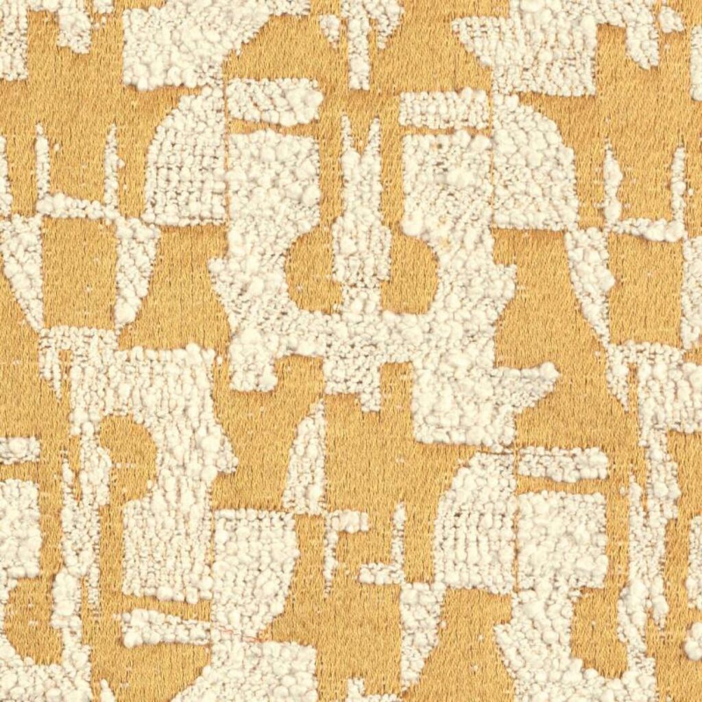 Detail van Elitis-stof Alchimia Giorgio LR 344 26 met een abstract patroon in wit op een gouden achtergrond.