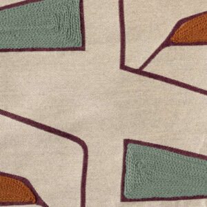 Detail van Elitis-stof Alchimia Grafico LZ 889 35 met abstract patroon in groen, oranje en bordeaux op beige achtergrond.