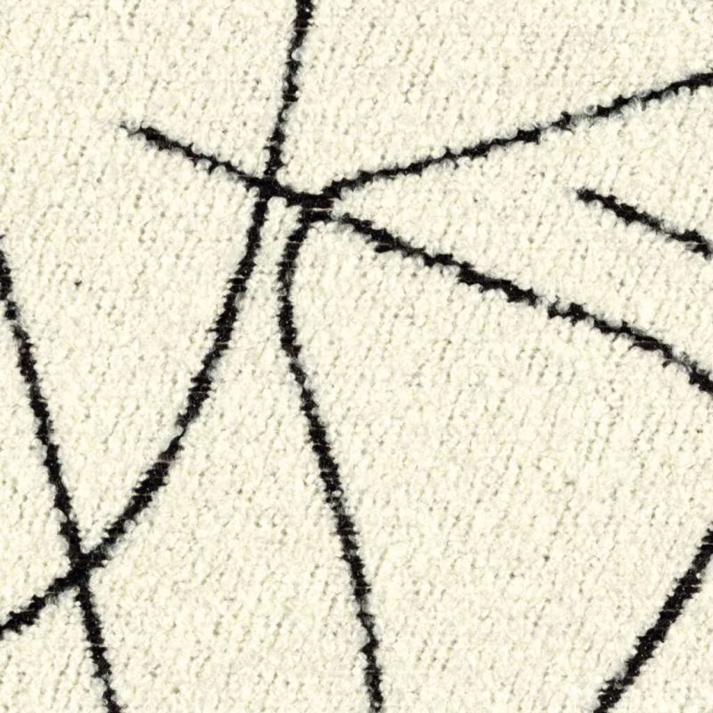 Close-up van Elitis-stof Alchimia Scala LR 345 02 met een crèmekleurige basis en zwarte abstracte lijnen.
