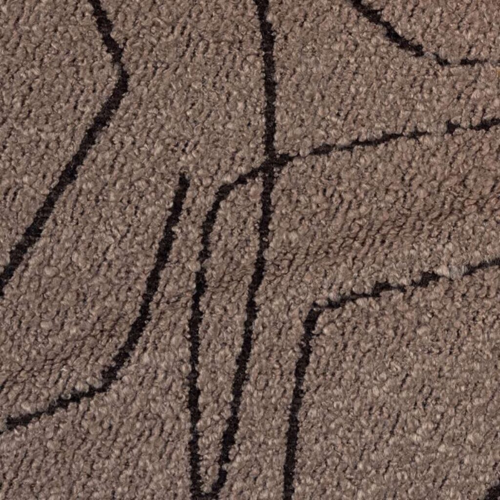 Detail van Elitis-stof Alchimia Scala LR 345 05 met een beige textuur en zwarte abstracte lijnen.