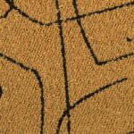 Detail van Elitis-stof Alchimia Scala LR 345 24 met een mosterdgele textuur en abstract zwart lijnpatroon.