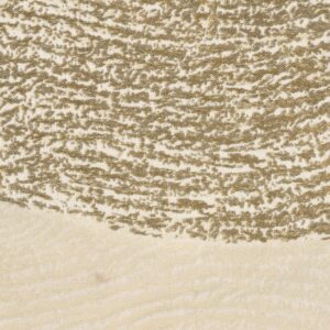 Detailopname van Elitis-stof Craft Chic Onda LR 348 02 met een goudkleurig, golvend patroon op een crèmekleurige achtergrond.