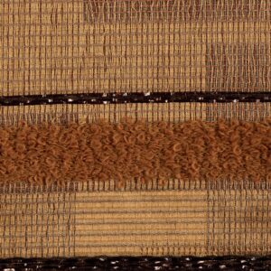 Detailopname van de Elitis-stof Craft Chic Regina LR 335 24 met een combinatie van geweven en lusvormige texturen in warme bruintinten.
