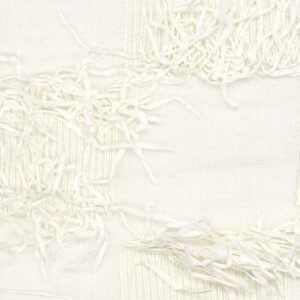 Detail van de Elitis-stof Ephemere Patchi Li 901-01 met een textuur van geweven stof en decoratieve vezels in offwhite tint.