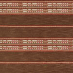 Bruin textiel met horizontale strepen en een kleurrijk geometrisch patroon uit de Elitis-stof Escondido Alma WO 114 35.
